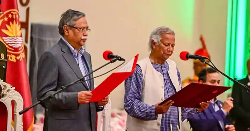 অন্তর্বর্তী সরকারের দুই মাসের শপথ গ্রহণ অনুষ্ঠানে দুইজন নেতা শপথ পাঠ করছেন. Channel i News - চ্যানেল আই নিউজ
