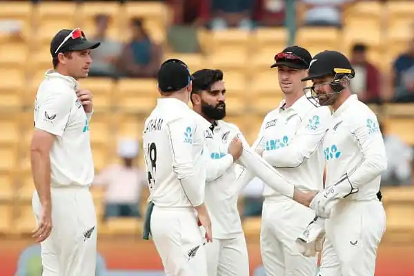 বাংলাদেশি ক্রিকেটাররা মাঠে একত্রে আলোচনা করছে।. Channel i News - চ্যানেল আই নিউজ