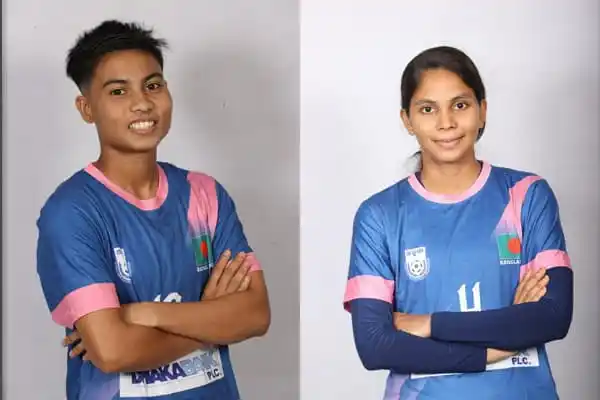 বাংলাদেশ নারী ক্রিকেট দলের দুই খেলোয়াড়ের ছবি, উভয়ই হাসিমুখে দাঁড়িয়ে. Channel i News - চ্যানেল আই নিউজ
