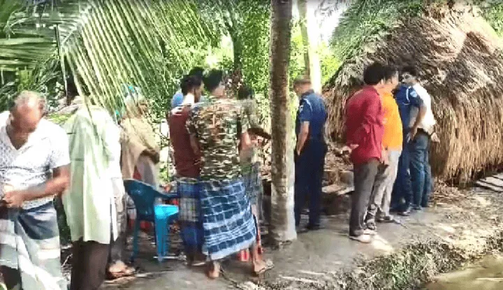 সাতক্ষীরায় গৃহবধূর গলাকাটা মরদেহ উদ্ধার, পুলিশ ও স্থানীয়রা উপস্থিত. Channel i News - চ্যানেল আই নিউজ