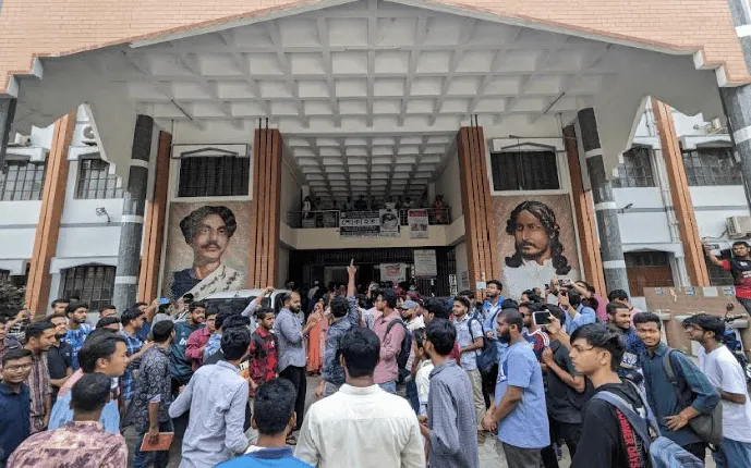জনসমাগমের ছবি যেখানে অনেক মানুষ একত্রিত হয়েছে. Channel i News - চ্যানেল আই নিউজ