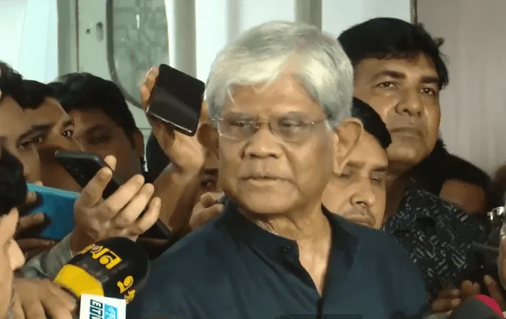 অর্থ উপদেষ্টার সঙ্গে সাংবাদিকদের সাক্ষাৎকারের মুহূর্ত. Channel i News - চ্যানেল আই নিউজ