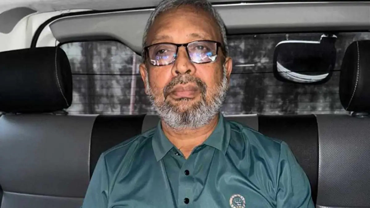 সাবেক সংসদ সদস্য আসাদুজ্জামান ঢাকায় গ্রেপ্তার, গাড়িতে বসে ছবি. Channel i News - চ্যানেল আই নিউজ