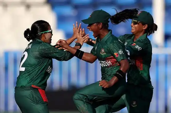 বাংলাদেশ নারী ক্রিকেট দলের খেলোয়াড়রা উল্লাসে মেতে উঠেছে. Channel i News - চ্যানেল আই নিউজ