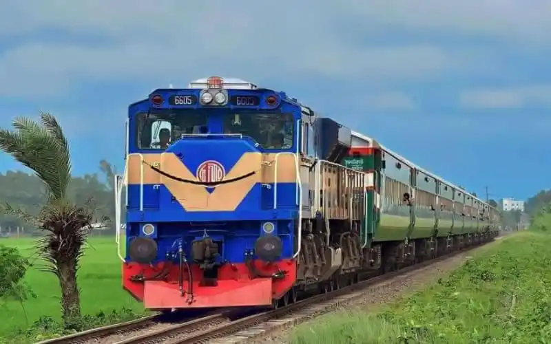 কক্সবাজারে পৌঁছানো বিশেষ ট্রেনের ছবি, সুন্দর প্রকৃতি ও ট্রেনের দৃশ্য. Channel i News - চ্যানেল আই নিউজ