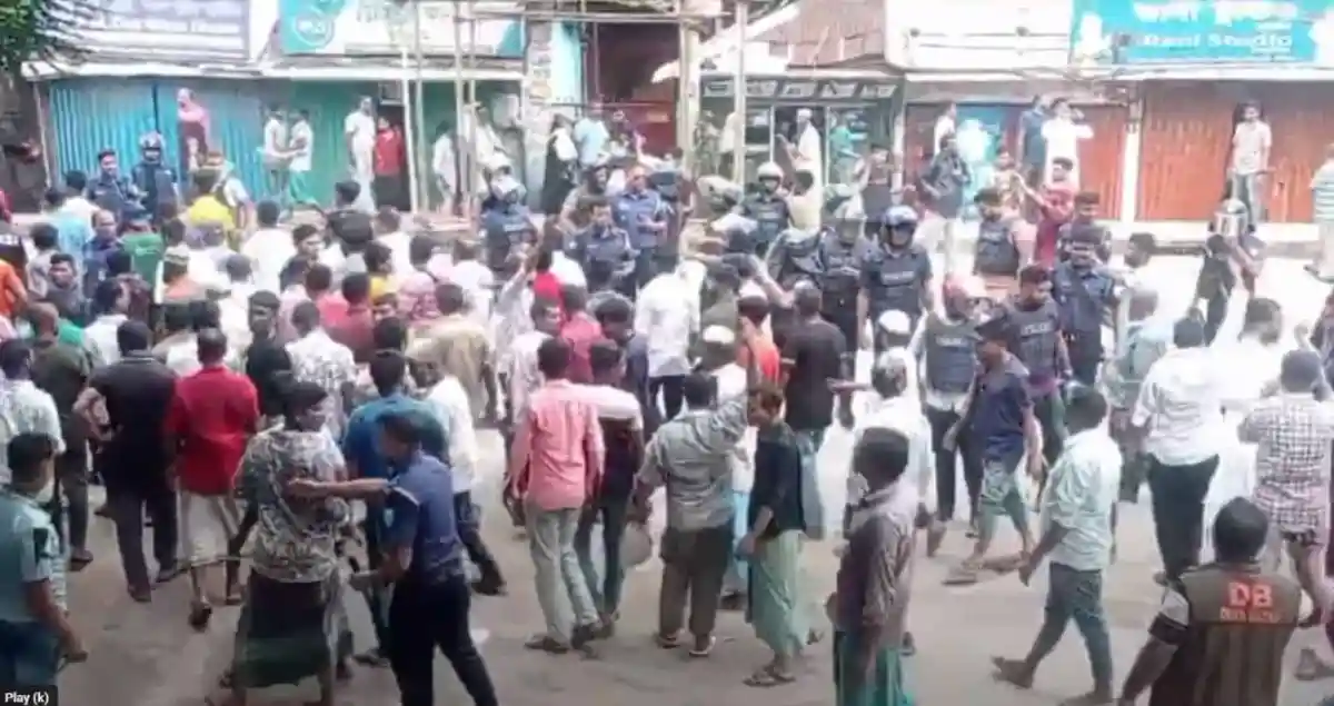 পুলিশের লাঠিচার্জে আহত ইজিবাইক চালক ও সাধারণ মানুষ. Channel i News - চ্যানেল আই নিউজ