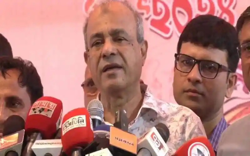 স্বরাষ্ট্র উপদেষ্টা দুর্গোৎসবের নিরাপত্তা নিয়ে বক্তব্য দিচ্ছেন. Channel i News - চ্যানেল আই নিউজ
