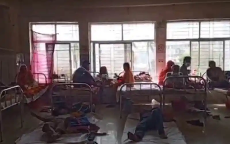 বরিশালে ডেঙ্গু রোগীদের জন্য হাসপাতালের ভেতর ছবি. Channel i News - চ্যানেল আই নিউজ