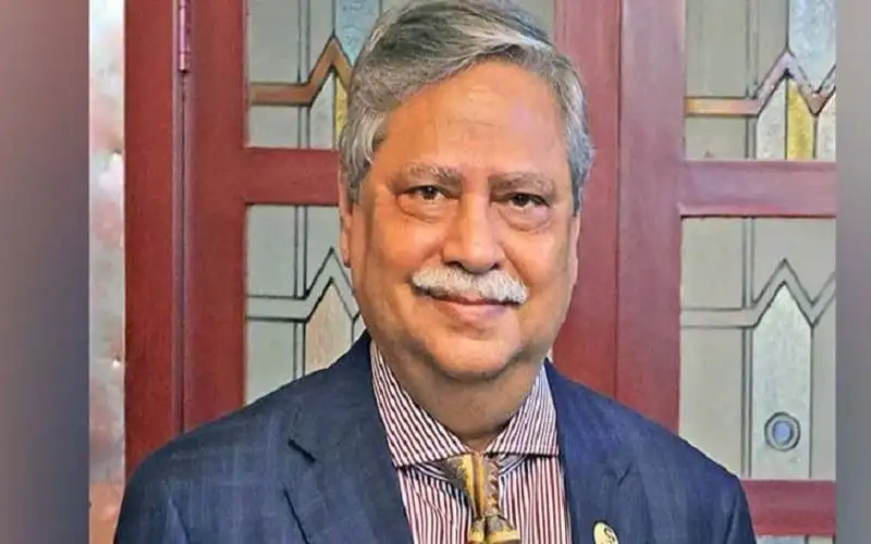 রাষ্ট্রপতির শুভেচ্ছা বিনিময় অনুষ্ঠানে একজন ব্যক্তি হাসিমুখে উপস্থিত. Channel i News - চ্যানেল আই নিউজ