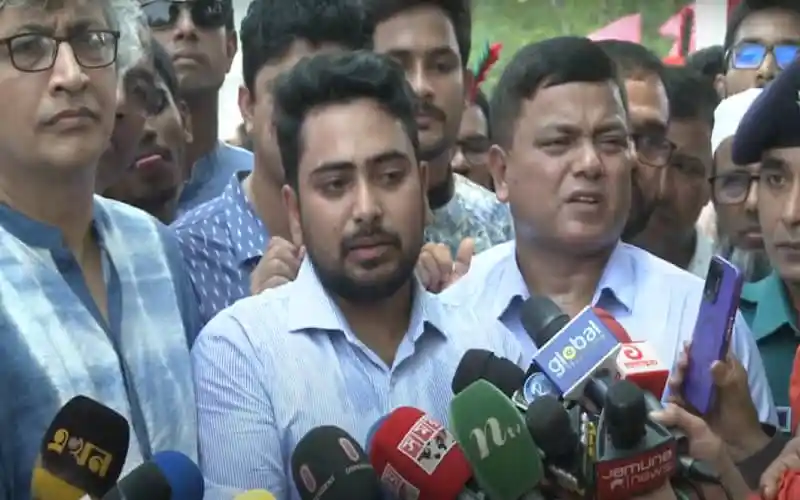 বাংলাদেশে উগ্রবাদ নেই, তথ্য উপদেষ্টা জানান. Channel i News - চ্যানেল আই নিউজ