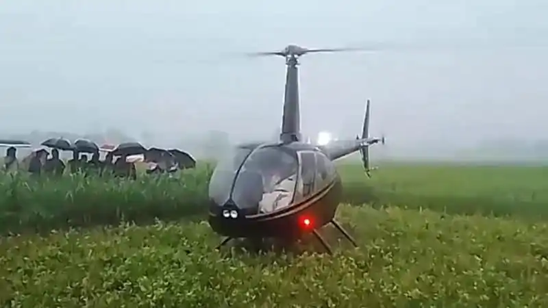 পাবনায় কলাইক্ষেতের উপর হেলিকপ্টার উড্ডয়ন দৃশ্য. Channel i News - চ্যানেল আই নিউজ
