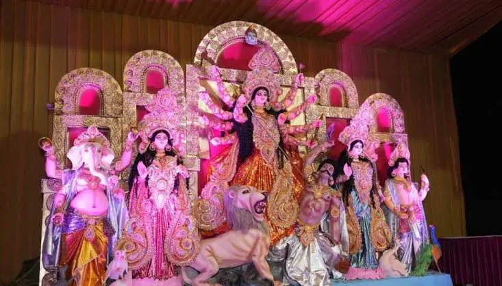 দুর্গা পুজার প্রতিমা সাজানো হয়েছে রঙিন আলোকসজ্জায়. Channel i News - চ্যানেল আই নিউজ