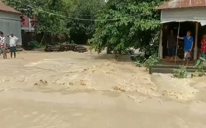 শেরপুরে পাহাড়ি ঢলের কারণে সড়ক ও বাড়িঘর প্লাবিত. Channel i News - চ্যানেল আই নিউজ