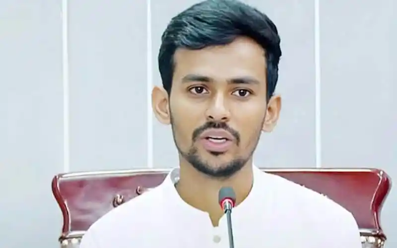 শ্রমিকদের উত্তেজিত করার অভিযোগে শ্রম উপদেষ্টা বক্তব্য দিচ্ছেন. Channel i News - চ্যানেল আই নিউজ