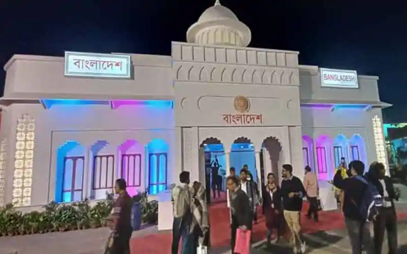 কলকাতায় বাংলাদেশ বইমেলার প্রবেশদ্বার, আলো ও সাজসজ্জায় সজ্জিত. Channel i News - চ্যানেল আই নিউজ