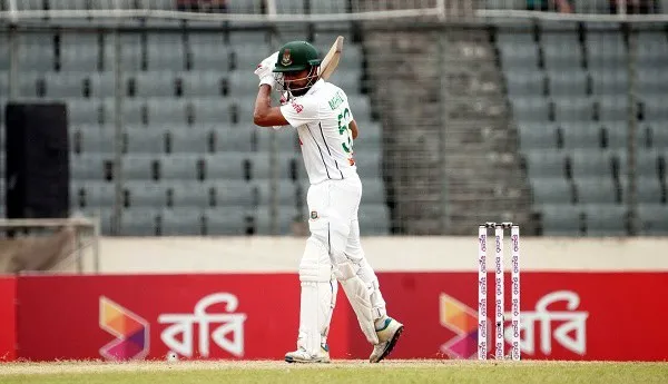 বাংলাদেশি ক্রিকেটার মিরাজ ব্যাটিং করছেন, ৮১ রানের লিডের জন্য প্রস্তুত।. Channel i News - চ্যানেল আই নিউজ