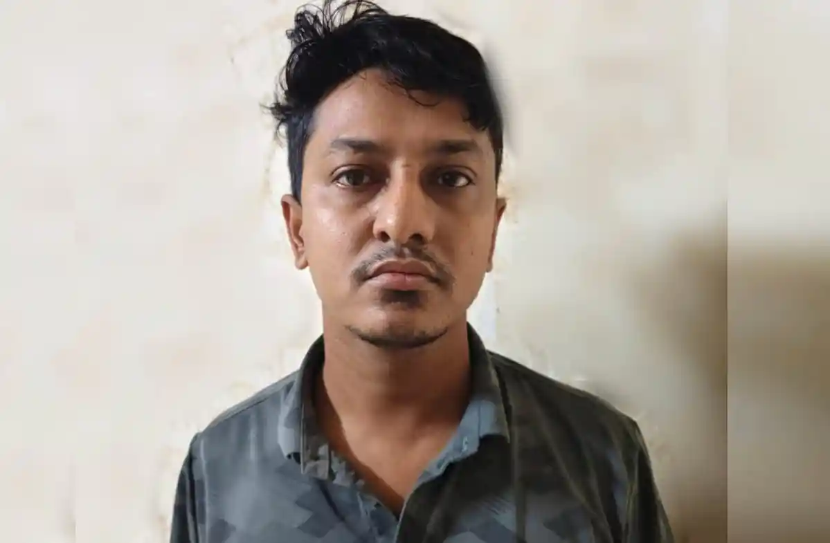 শহীদ ইমন হত্যা মামলার গ্রেপ্তার ছাত্রলীগ নেতা পারভেজের ছবি. Channel i News - চ্যানেল আই নিউজ