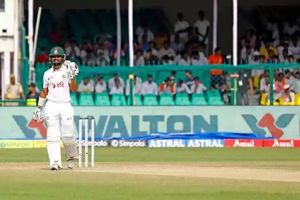 বাংলাদেশ ক্রিকেটার সাদমান ইসলাম মাঠে, দর্শকরা দর্শক বসে।. Channel i News - চ্যানেল আই নিউজ