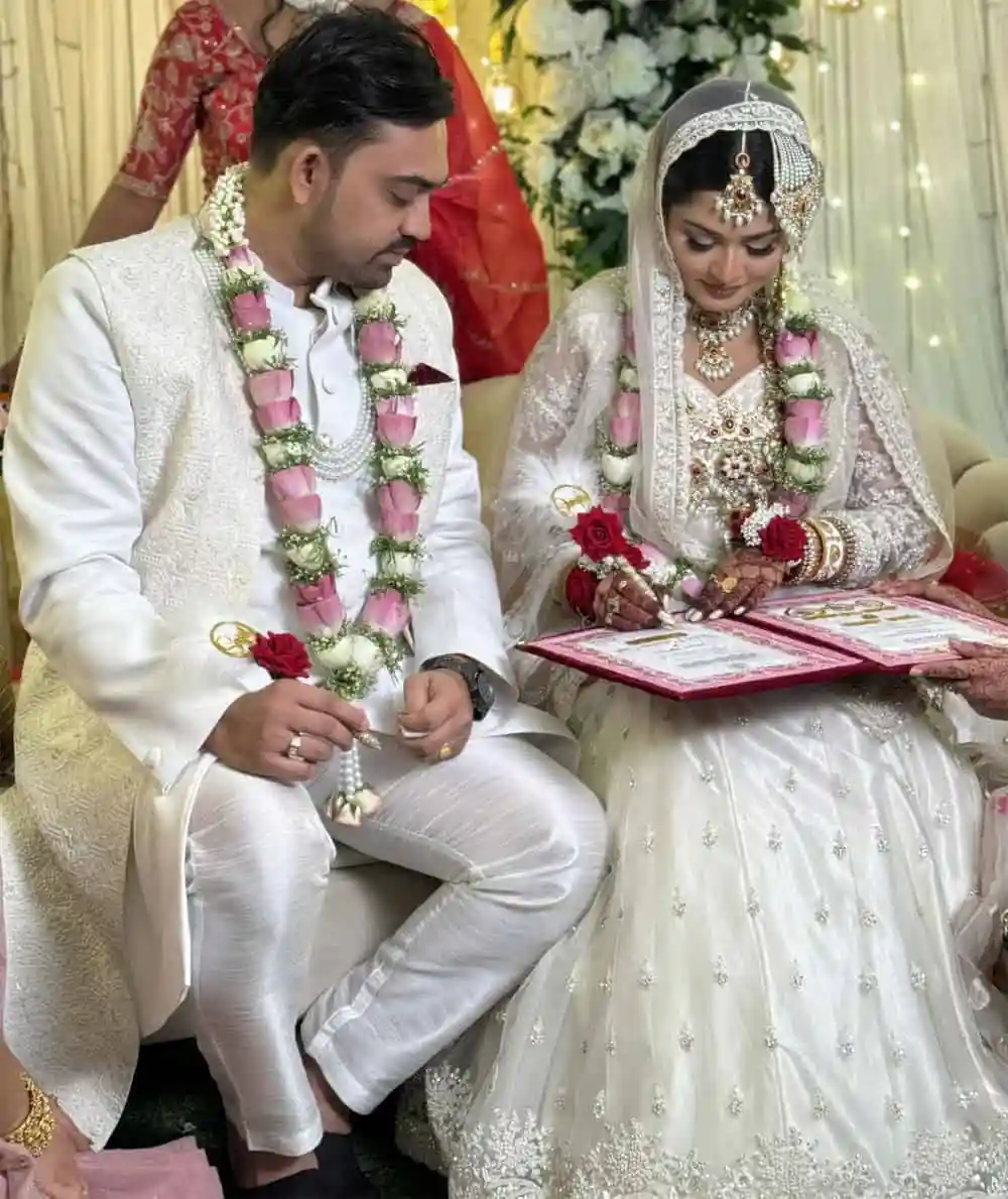 বউ সাজার অনুষ্ঠানে নবদম্পতি, সুন্দর শাড়ি ও গয়না পরা. Channel i News - চ্যানেল আই নিউজ