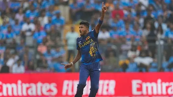 শ্রীলঙ্কান ক্রিকেটার মাঠে উদযাপন করছেন, দর্শকরা উত্তেজিত. Channel i News - চ্যানেল আই নিউজ