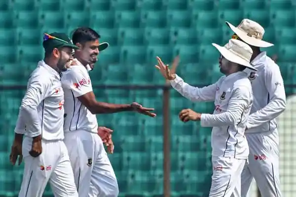 বাংলাদেশ ক্রিকেট দলের খেলোয়াড়রা মাঠে উল্লাস করছে. Channel i News - চ্যানেল আই নিউজ