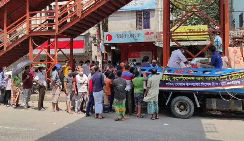 টিসিবির পণ্য নিতে মানুষের দীর্ঘ লাইন, বাংলাদেশ. Channel i News - চ্যানেল আই নিউজ