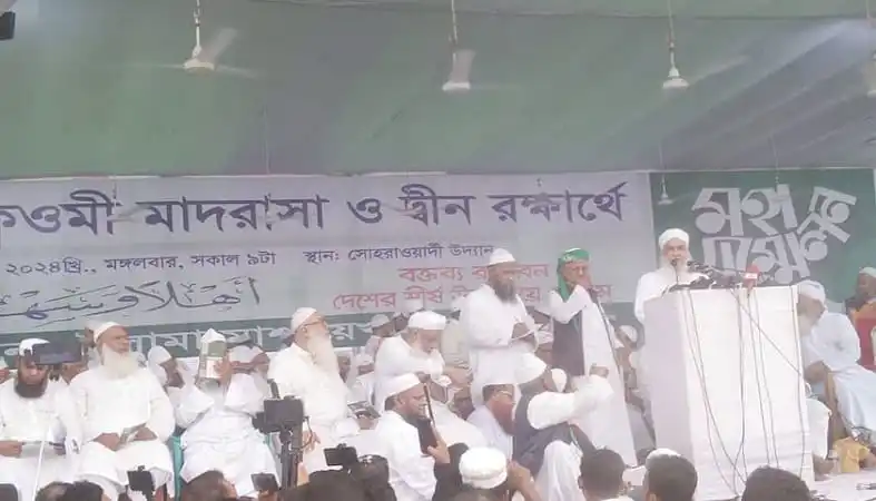 ইজতেমার মাঠে বক্তা ও মুসল্লিরা, নিরাপত্তা ব্যবস্থা দৃশ্যমান. Channel i News - চ্যানেল আই নিউজ