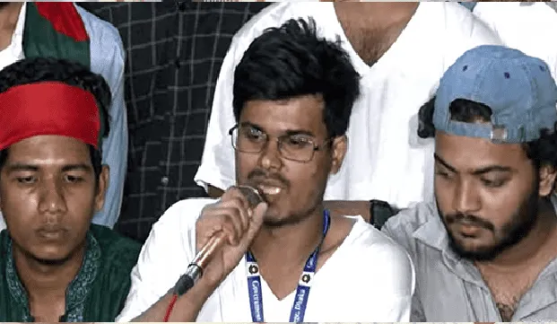 তিতুমীর কলেজের ছাত্ররা আন্দোলনে অংশগ্রহণ করছে. Channel i News - চ্যানেল আই নিউজ