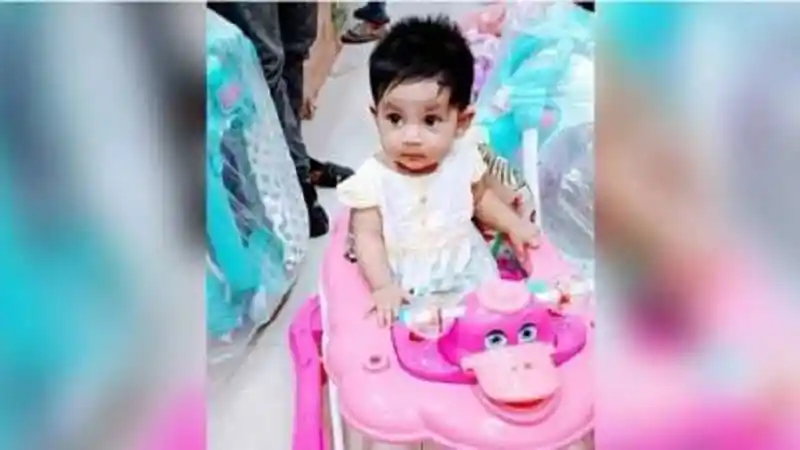 অপহৃত শিশু উদ্ধার, আজিমপুরে শিশুদের জন্য খেলনা পুতুলের সাথে বসে. Channel i News - চ্যানেল আই নিউজ