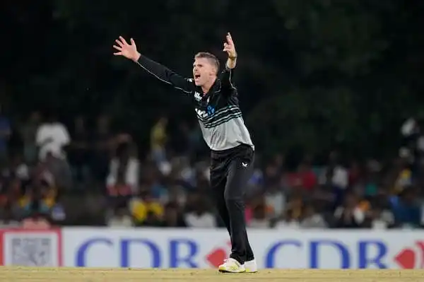 ক্রিকেট খেলোয়াড় ফার্গুসন মাঠে উদযাপন করছেন, সমর্থকদের মাঝে আনন্দ. Channel i News - চ্যানেল আই নিউজ