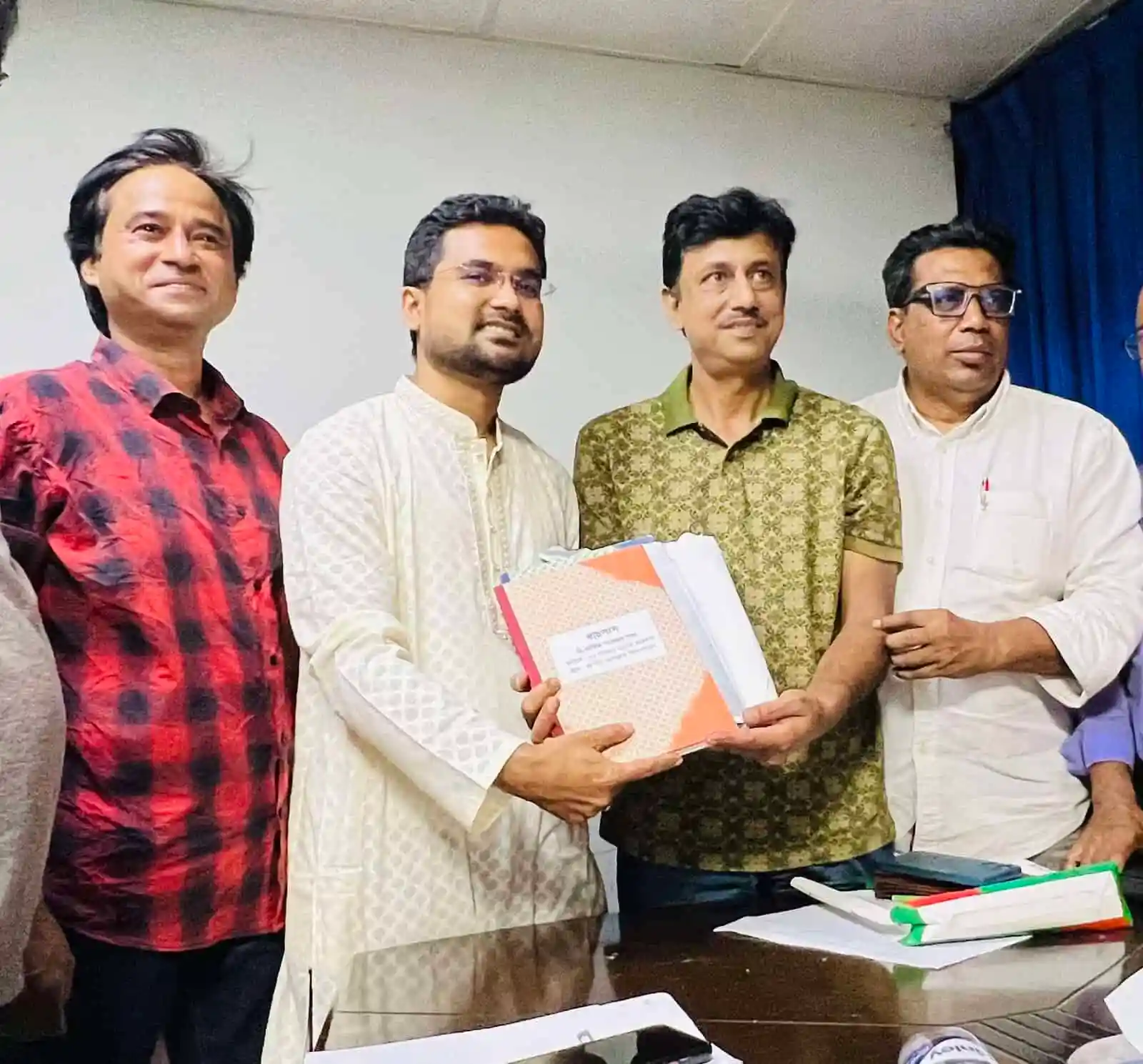 নির্বাচন কমিশন গঠন বিষয়ক আলোচনা সভায় অংশগ্রহণকারীরা. Channel i News - চ্যানেল আই নিউজ