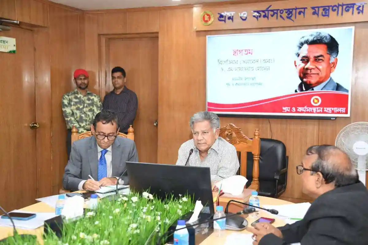 শ্রমিক অসন্তোষের যৌক্তিক সমাধান নিয়ে আলোচনা চলছে. Channel i News - চ্যানেল আই নিউজ