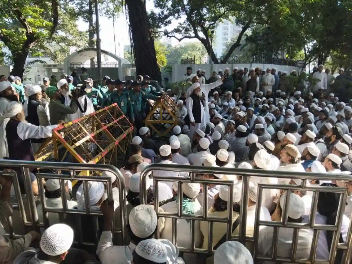 কাকরাইল মসজিদের সামনে সাদপন্থীদের সমাবেশ ও স্মারকলিপি প্রদান. Channel i News - চ্যানেল আই নিউজ