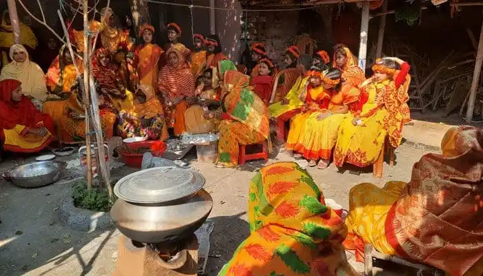 নবান্ন উৎসবের সময় গ্রাম্য মানুষের সমবেত আয়োজন. Channel i News - চ্যানেল আই নিউজ