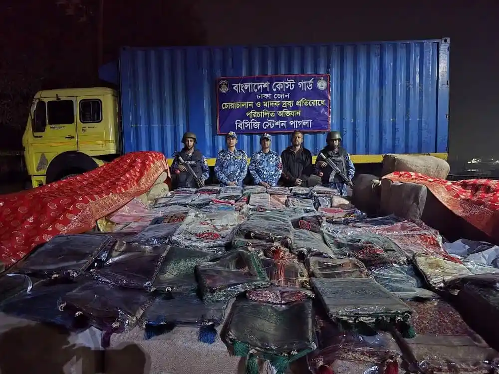 বাংলাদেশ সীমান্তে শুল্ক ফাঁকি দিয়ে আনা বিপুল পরিমাণ পণ্য জব্দ. Channel i News - চ্যানেল আই নিউজ