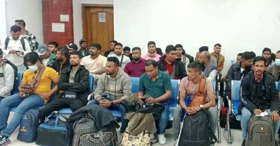 লেবানন থেকে দেশে ফিরছেন আরও ৭০ বাংলাদেশি যাত্রী. Channel i News - চ্যানেল আই নিউজ