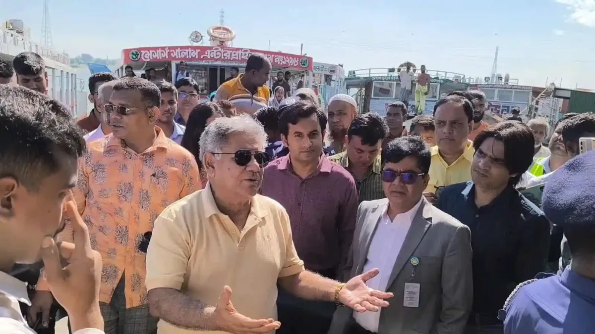 উপদেষ্টা সাখাওয়াত ভৈরব নদী বন্দর পরিদর্শন করছেন. Channel i News - চ্যানেল আই নিউজ