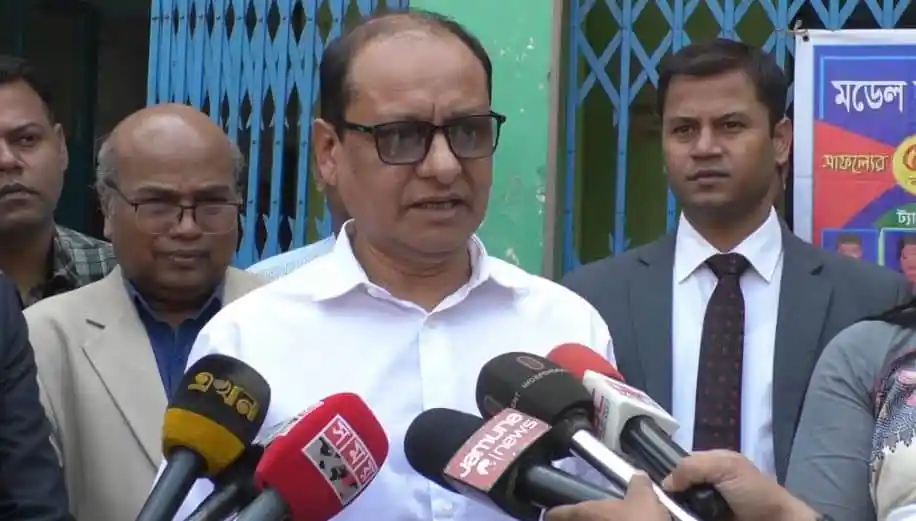 সরকারি স্কুল শিক্ষার্থীদের ঝরে পড়ার কারণ ব্যাখ্যা করছেন উপদেষ্টা. Channel i News - চ্যানেল আই নিউজ