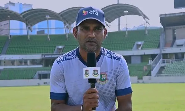 বাংলাদেশ ক্রিকেট কোচ সালাউদ্দিন সংবাদ সম্মেলনে বক্তব্য দিচ্ছেন. Channel i News - চ্যানেল আই নিউজ