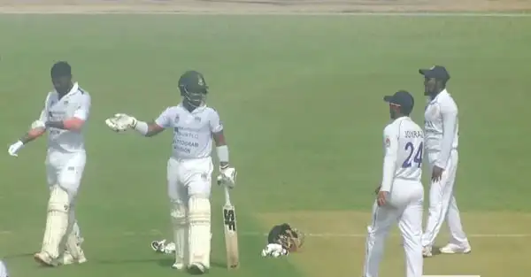 বাংলাদেশ ক্রিকেটাররা মাঠে ব্যাটিং ও ফিল্ডিং করছেন. Channel i News - চ্যানেল আই নিউজ