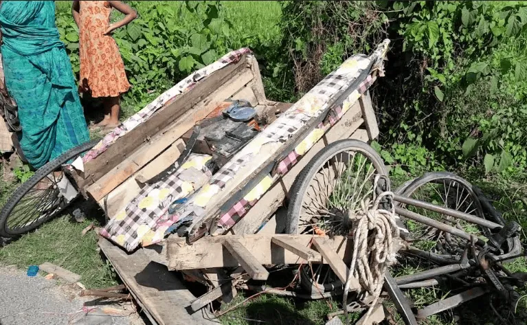 গাইবান্ধায় কাভার্ডভ্যানের চাপায় নিহত নারীর মৃতদেহ রাস্তার পাশে পড়ে আছে. Channel i News - চ্যানেল আই নিউজ