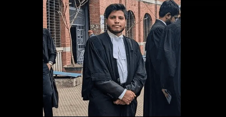 চট্টগ্রামে আইনজীবী নিহতের ঘটনায় সংঘর্ষের সময় উপস্থিত আইনজীবীরা. Channel i News - চ্যানেল আই নিউজ