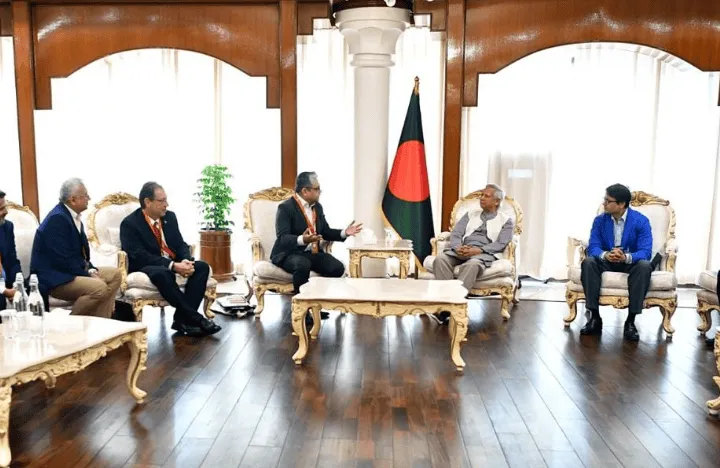 বাংলাদেশের রাষ্ট্রপতির সাথে আলোচনা করছেন বিভিন্ন কর্মকর্তা ও রাজনৈতিক নেতারা. Channel i News - চ্যানেল আই নিউজ