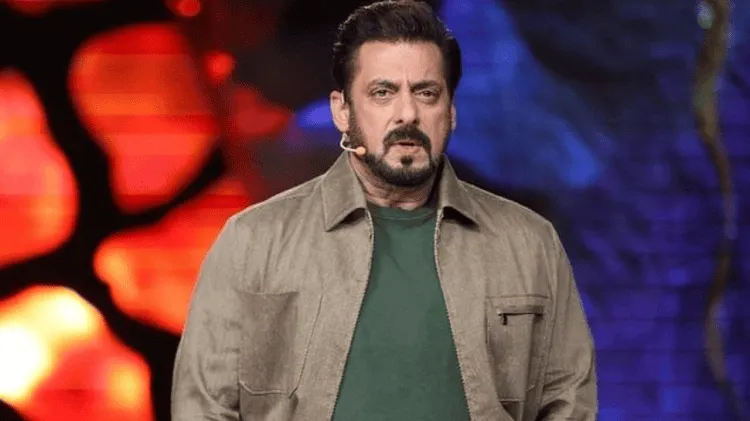 বাংলাদেশি অভিনেতা শাকিব খান স্টেজে পারফর্ম করছেন. Channel i News - চ্যানেল আই নিউজ