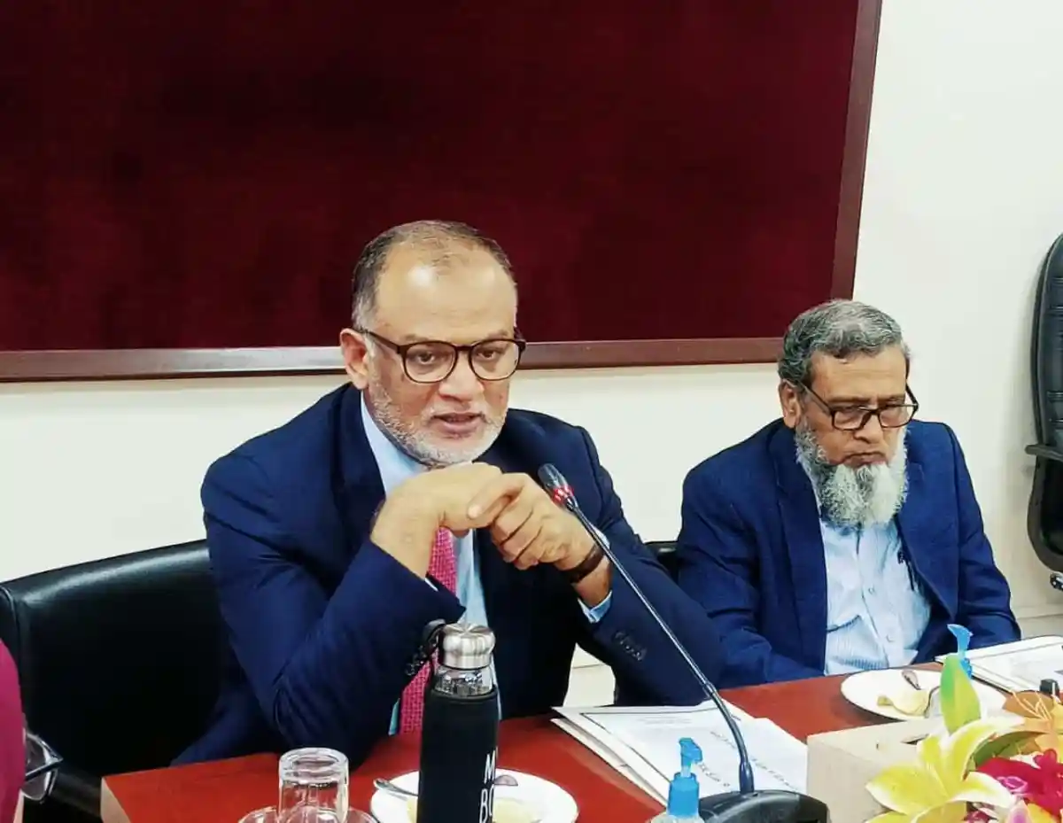 বস্ত্র ও পাট উপদেষ্টা শেখ বশিরউদ্দীন সভায় বক্তব্য দিচ্ছেন. Channel i News - চ্যানেল আই নিউজ