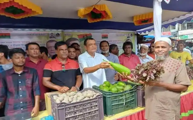 শ্রীমঙ্গলে বিনা লাভের বাজারে ক্রেতাদের ভিড়, কৃষকেরা পণ্য বিক্রি করছেন. Channel i News - চ্যানেল আই নিউজ