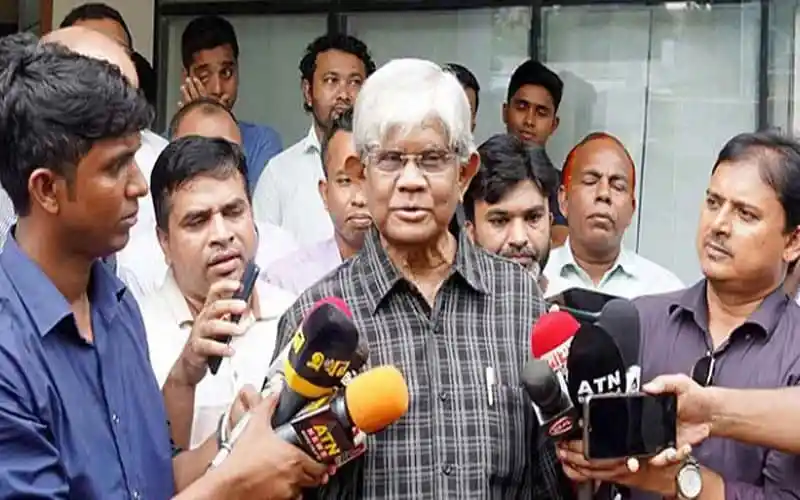 অর্থ উপদেষ্টার সাথে সাংবাদিকদের সাক্ষাৎকারের দৃশ্য. Channel i News - চ্যানেল আই নিউজ