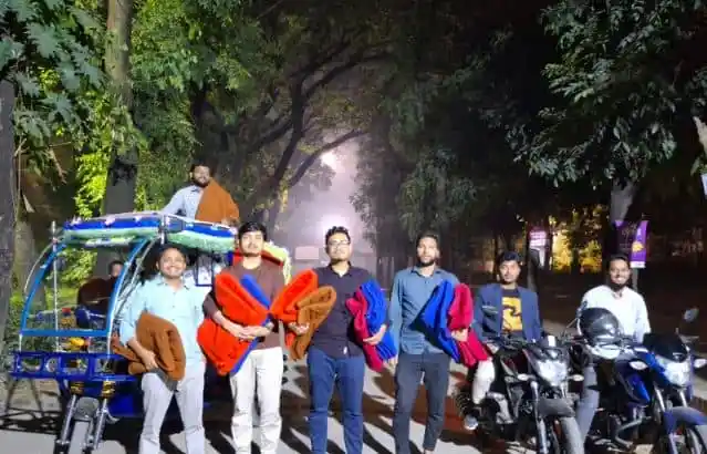 ছাত্রশিবিরের পক্ষ থেকে ঢাকা বিশ্ববিদ্যালয় কর্মচারীদের শীতবস্ত্র উপহার. Channel i News - চ্যানেল আই নিউজ