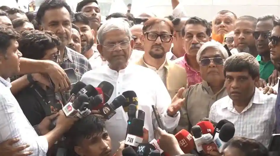 বিএনপি নেতাদের গণসমাবেশে সাংবাদিকদের প্রশ্নের জবাব দিচ্ছেন. Channel i News - চ্যানেল আই নিউজ