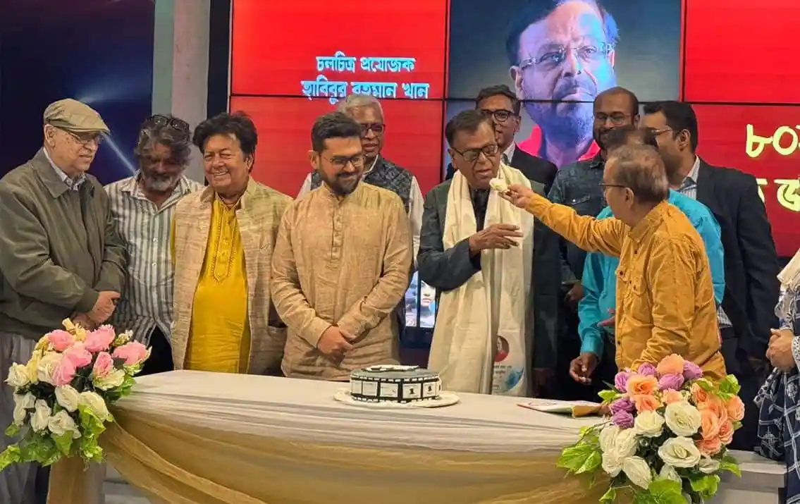 চ্যানেল আই অনলাইন এর ২১ বছর উদযাপন অনুষ্ঠানে অতিথি ও কর্মকর্তারা. Channel i News - চ্যানেল আই নিউজ